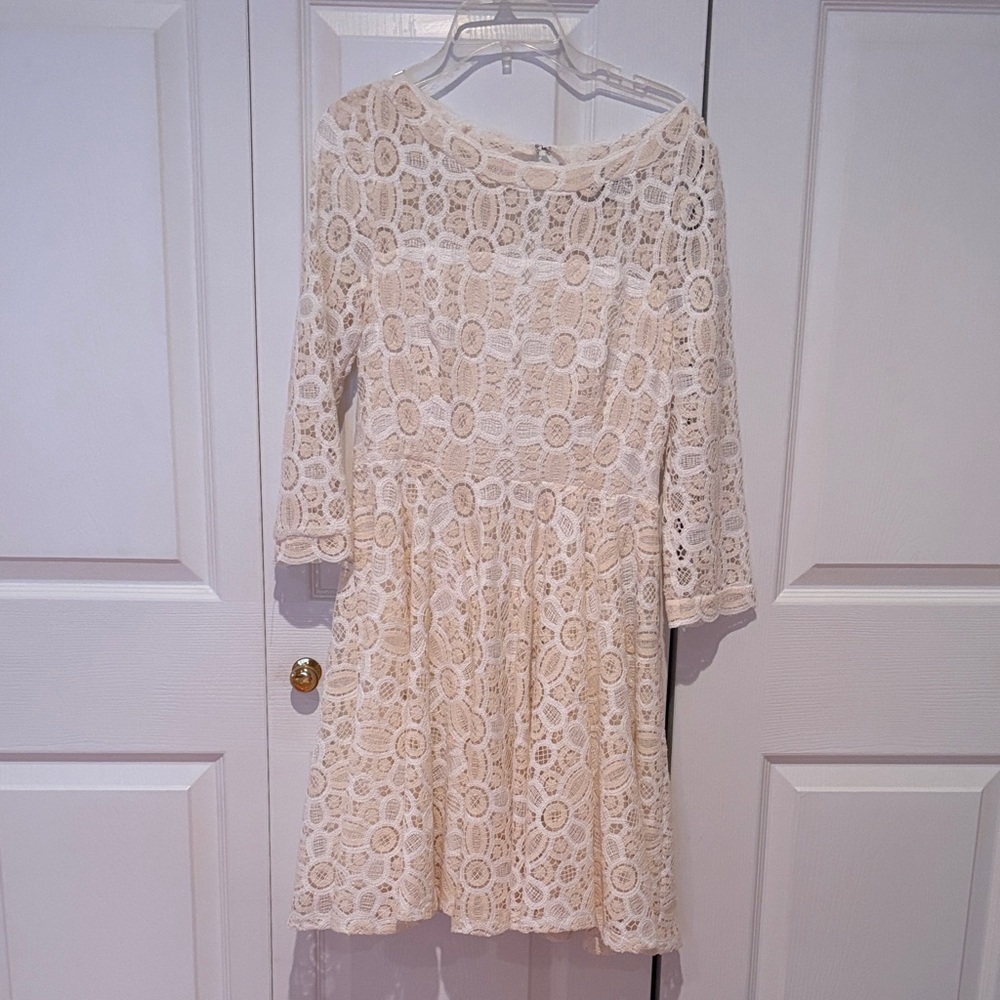 Chic Cream Lace Formal Dress